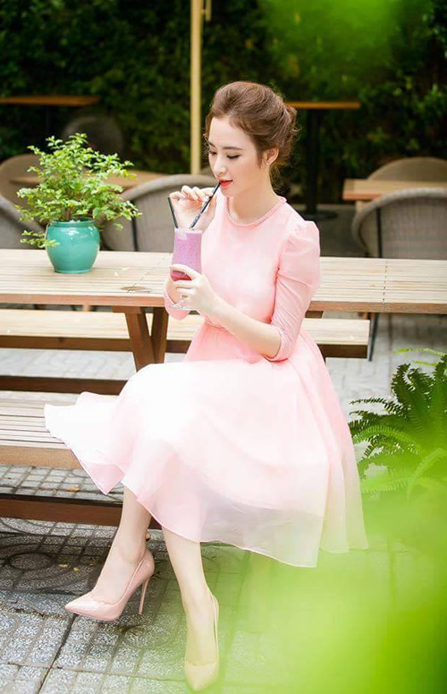 Facebook sao 20/1: Fan tò mò Khánh Thi mang bầu lần 2 - 9