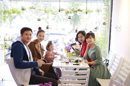 Facebook sao 20/1: Fan tò mò Khánh Thi mang bầu lần 2 - 12