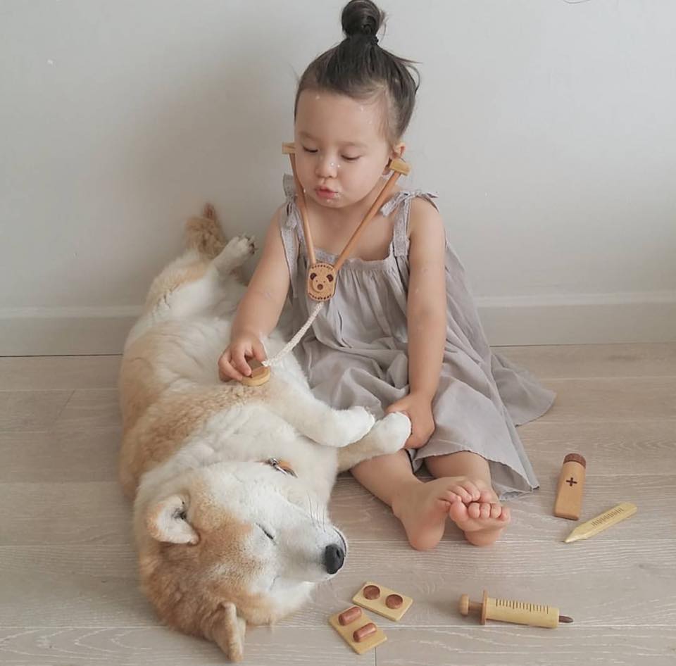 Bộ ảnh cho thấy chó là người bạn không thể thiếu của bé - 16