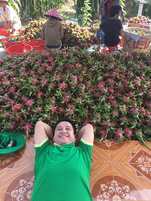 Facebook sao 20/1: Fan tò mò Khánh Thi mang bầu lần 2 - 3