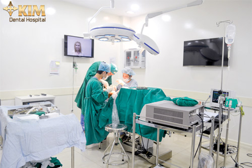 Răng trắng cười xinh lung linh đón Tết nhờ bọc răng sứ - 3