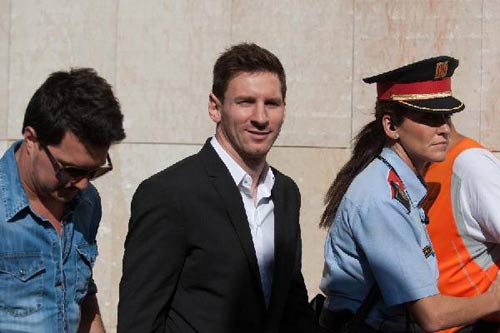 Barca: Cha con Messi hầu tòa ngay sau CK cúp C1 - 1