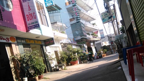 Gái gọi phố núi - 2