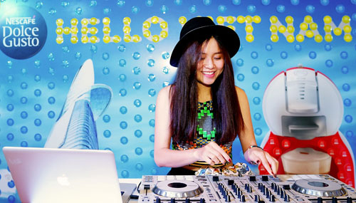 Café tất niên cùng Hà Anh, Hoàng Thùy - 4