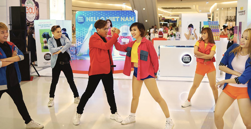 Café tất niên cùng Hà Anh, Hoàng Thùy - 5