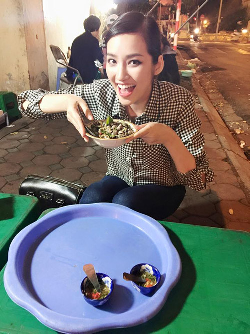 Khoảnh khắc hồn nhiên của sao Việt lê la quán vỉa hè - 2