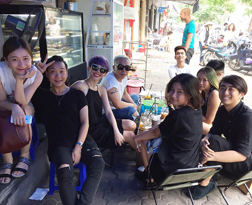 Khoảnh khắc hồn nhiên của sao Việt lê la quán vỉa hè - 3