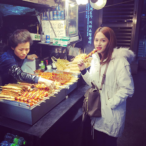 Khoảnh khắc hồn nhiên của sao Việt lê la quán vỉa hè - 4