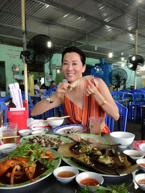 Khoảnh khắc hồn nhiên của sao Việt lê la quán vỉa hè - 9