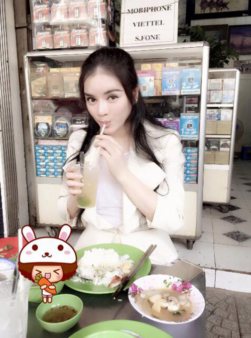 Khoảnh khắc hồn nhiên của sao Việt lê la quán vỉa hè - 11