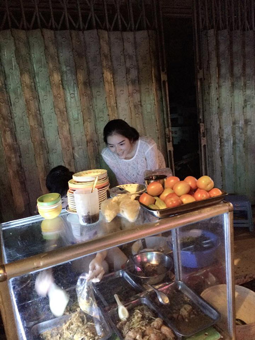 Khoảnh khắc hồn nhiên của sao Việt lê la quán vỉa hè - 13