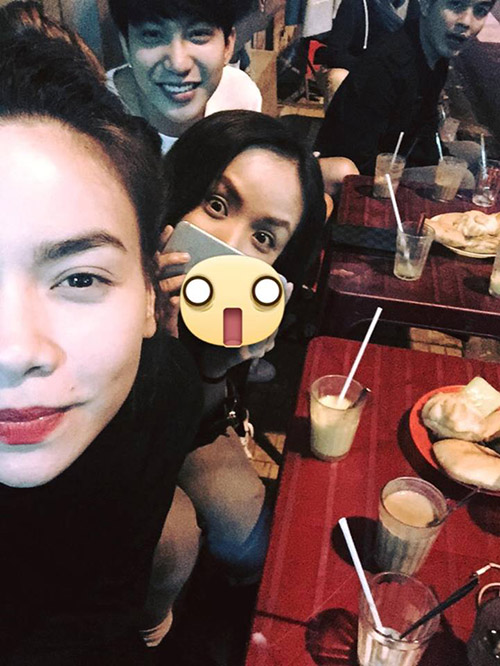 Khoảnh khắc hồn nhiên của sao Việt lê la quán vỉa hè - 1