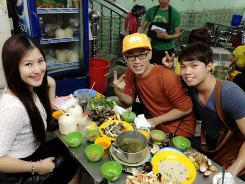 Khoảnh khắc hồn nhiên của sao Việt lê la quán vỉa hè - 2