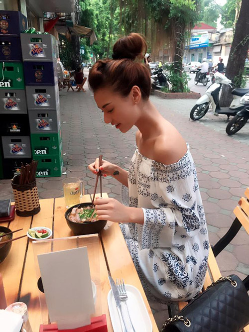 Khoảnh khắc hồn nhiên của sao Việt lê la quán vỉa hè - 5