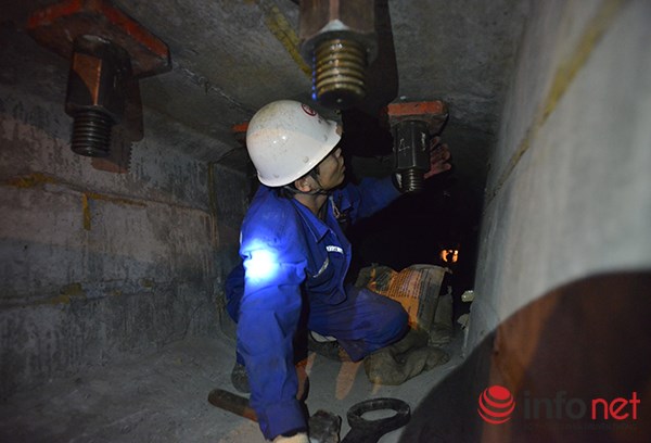 HN: Cận cảnh màn lao dầm đường sắt trên cao qua hồ Hoàng Cầu - 3