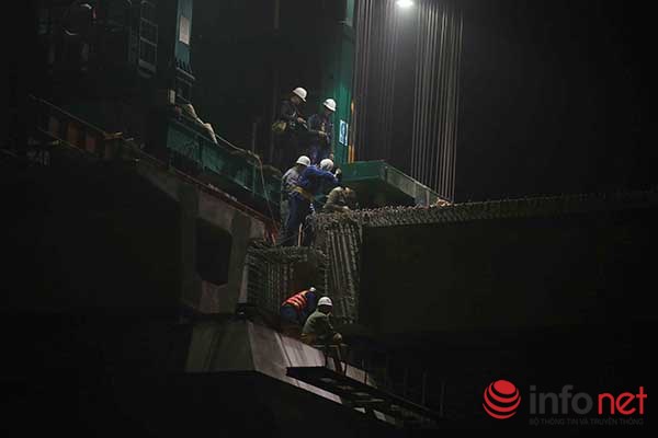 HN: Cận cảnh màn lao dầm đường sắt trên cao qua hồ Hoàng Cầu - 9