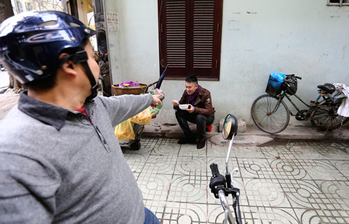 Khoảnh khắc: Một ngày 'ăn vội, ngủ tạm' của Chí Trung - 3