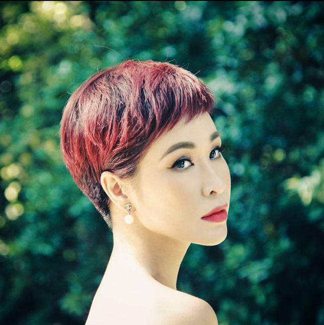 Uyên Linh là một nữ ca sĩ nổi tiếng với phong cách tomboy ngay từ những ngày đầu đi thi Vietnam Idol.