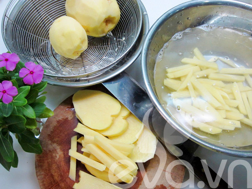 Cách làm khoai tây chiên giòn thơm, vàng ruộm - 1