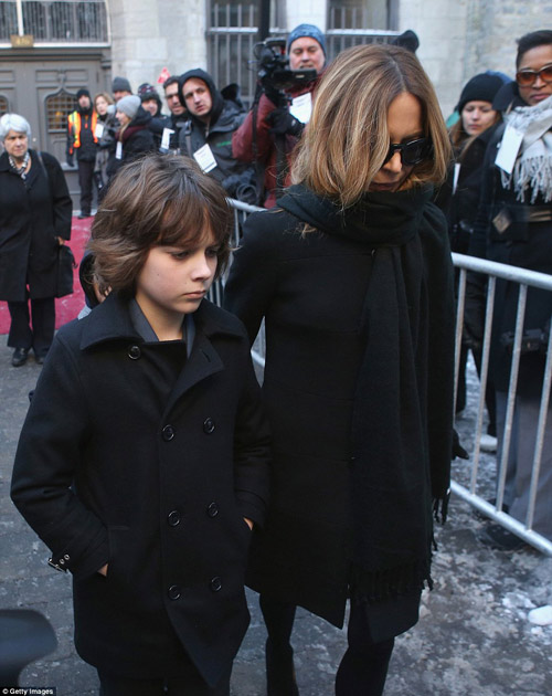 Celine Dion đẫm nước mắt trong đám tang chồng - 10