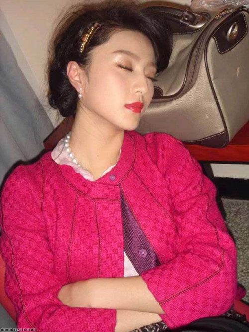 Chùm ảnh 'độc' của sao Hoa ngữ khiến fan cười nghiêng ngả - 6