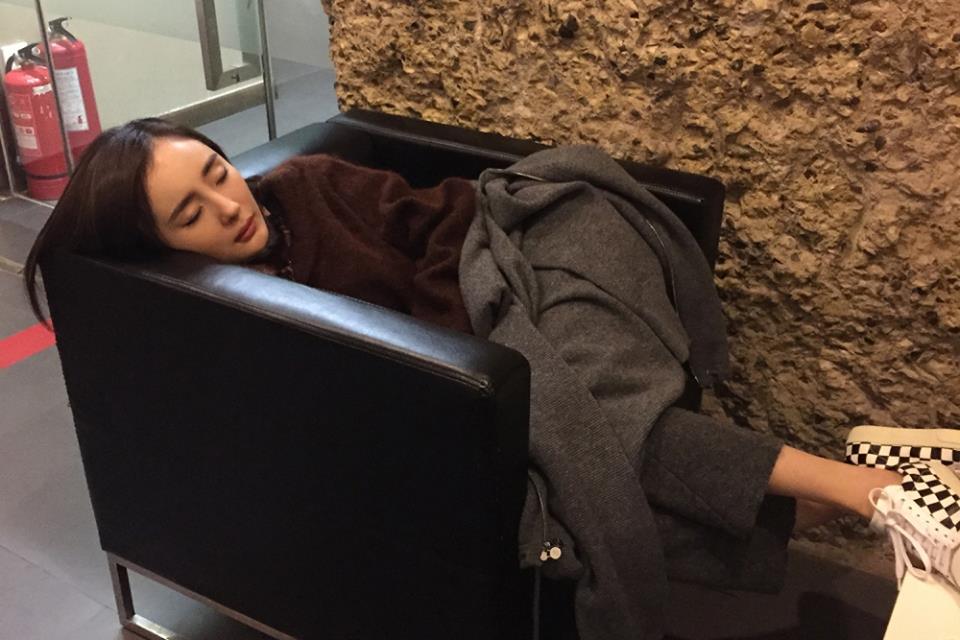 Chùm ảnh 'độc' của sao Hoa ngữ khiến fan cười nghiêng ngả - 3