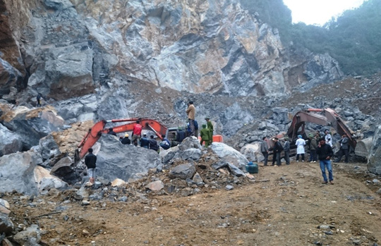 Đã có 5 người chết trong vụ sập mỏ đá ở Thanh Hóa - 1