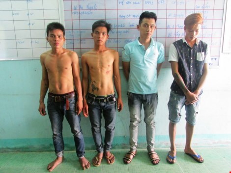 Bốn thanh niên hiếp dâm thiếu nữ bị công an bắt tại trận - 1