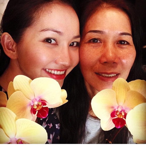 Những cặp mẹ con 'xinh như mộng' khiến fan ngưỡng mộ - 12