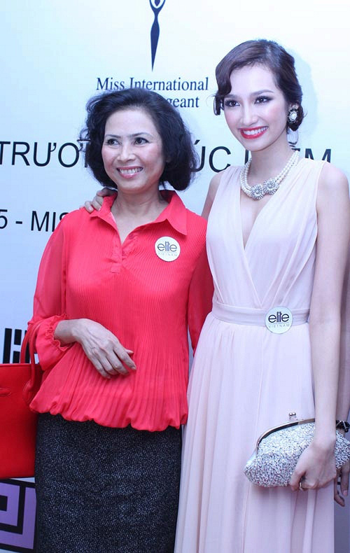 Những cặp mẹ con 'xinh như mộng' khiến fan ngưỡng mộ - 9