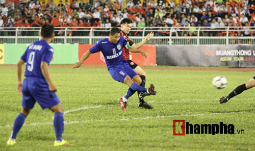 So tài bóng đá Việt – Thái lại có bàn thắng tranh cãi - 1