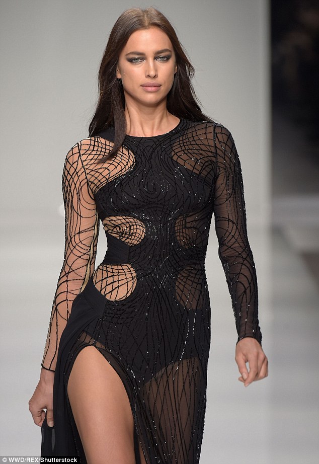 Irina Shayk cực sexy với váy mạng nhện xuyên thấu - 2