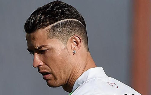 Mê mệt với những kiểu tóc điệu đà của Ronaldo - 1