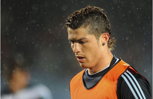 Mê mệt với những kiểu tóc điệu đà của Ronaldo - 10