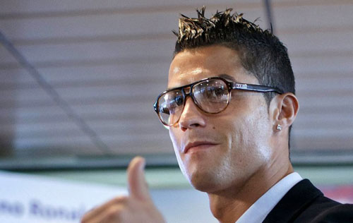 Mê mệt với những kiểu tóc điệu đà của Ronaldo - 13