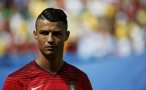 Mê mệt với những kiểu tóc điệu đà của Ronaldo - 15