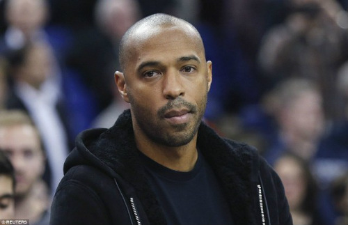 Tin HOT tối 25/1: Henry chê bai chiến thuật của Wenger - 1