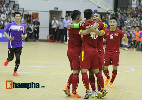 Hai quả phạt đền “đứng tim” của tuyển futsal Việt Nam - 5