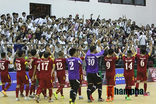 Hai quả phạt đền “đứng tim” của tuyển futsal Việt Nam - 9