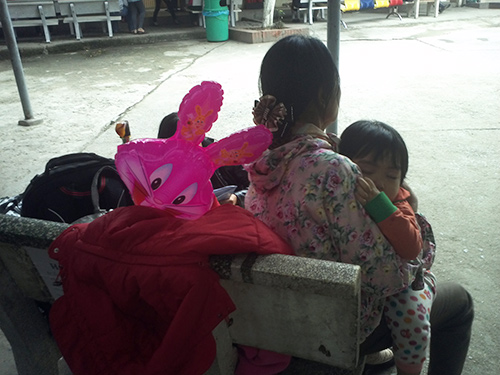 Khổ vì Tết, mệt như ăn cỗ Tết - 2