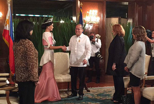 Tân Hoa hậu Hoàn vũ diện kiến tổng thống Philippines - 1