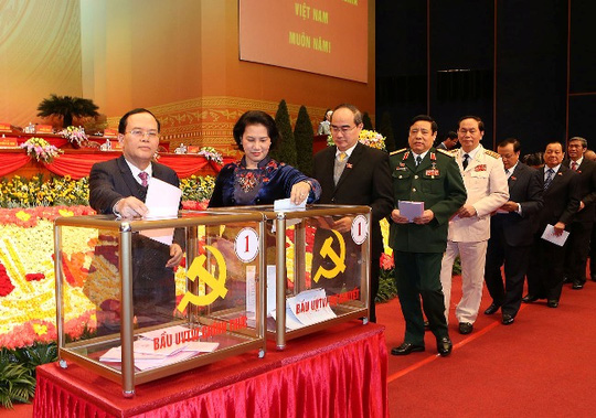 Tổng Bí thư bỏ lá phiếu đầu tiên bầu Trung ương khóa XII - 4
