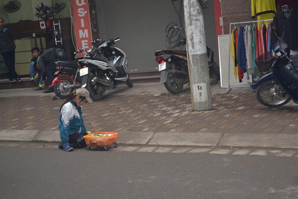 Một ngày của cô gái bại liệt bị lợi dụng đi xin tiền - 2