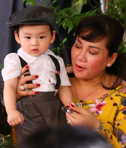 'Mốt' cho con xuất hiện trong đám cưới của sao Việt - 10