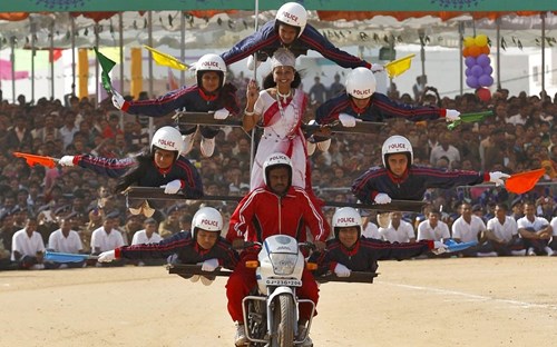 Ảnh: Chó, lạc đà trong lễ diễu binh hoành tráng ở Ấn Độ - 13