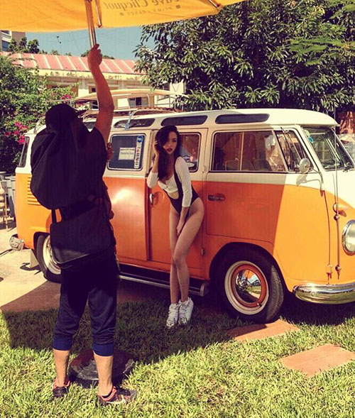 Loạt ảnh hậu trường 'xinh như mộng' của mỹ nhân Việt - 9