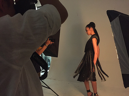 Loạt ảnh hậu trường 'xinh như mộng' của mỹ nhân Việt - 5