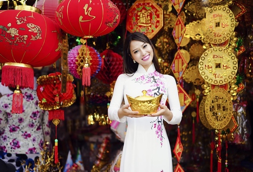 &#39;Tình mới của Thái Hòa&#39; diện áo dài đón xuân - 7