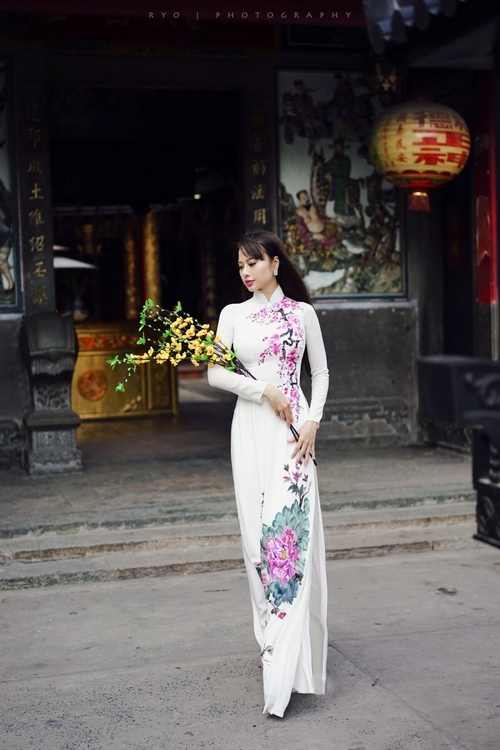 &#39;Tình mới của Thái Hòa&#39; diện áo dài đón xuân - 2