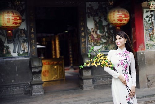 &#39;Tình mới của Thái Hòa&#39; diện áo dài đón xuân - 3